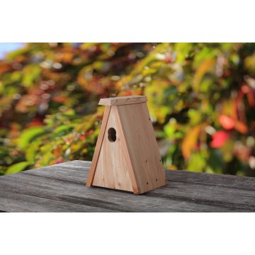 Dreiecks-Nistkasten aus heimischem Lärchenholz